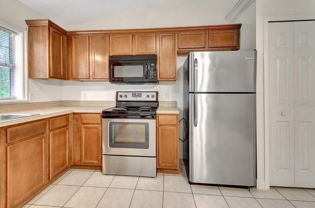 1104 Helen Dr, Deland FL  32720-9500 exterior