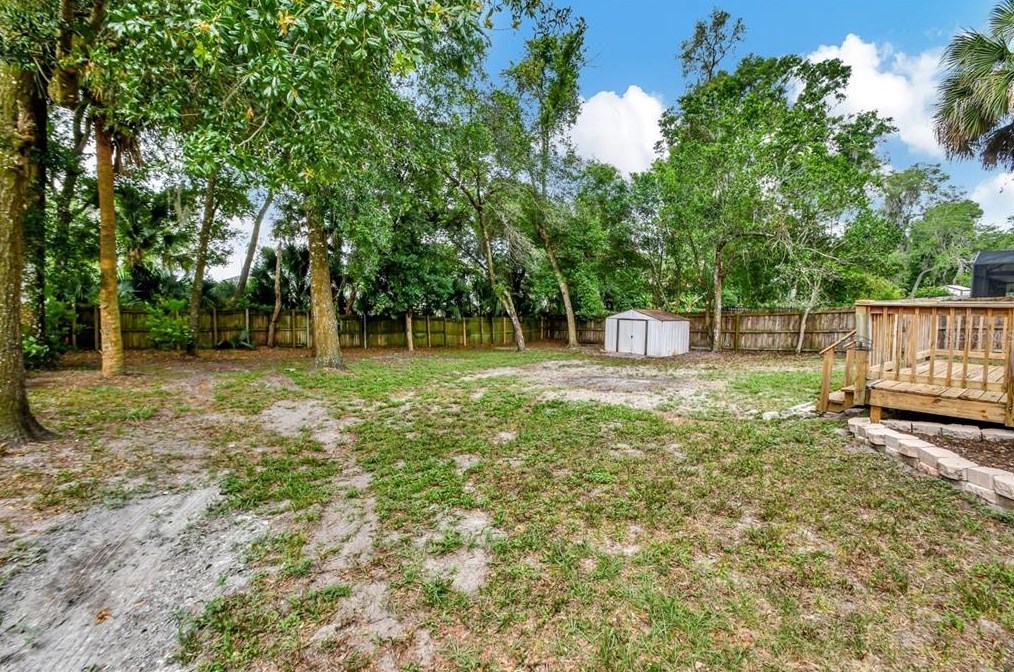 1104 Helen Dr, Deland FL  32720-9500 exterior