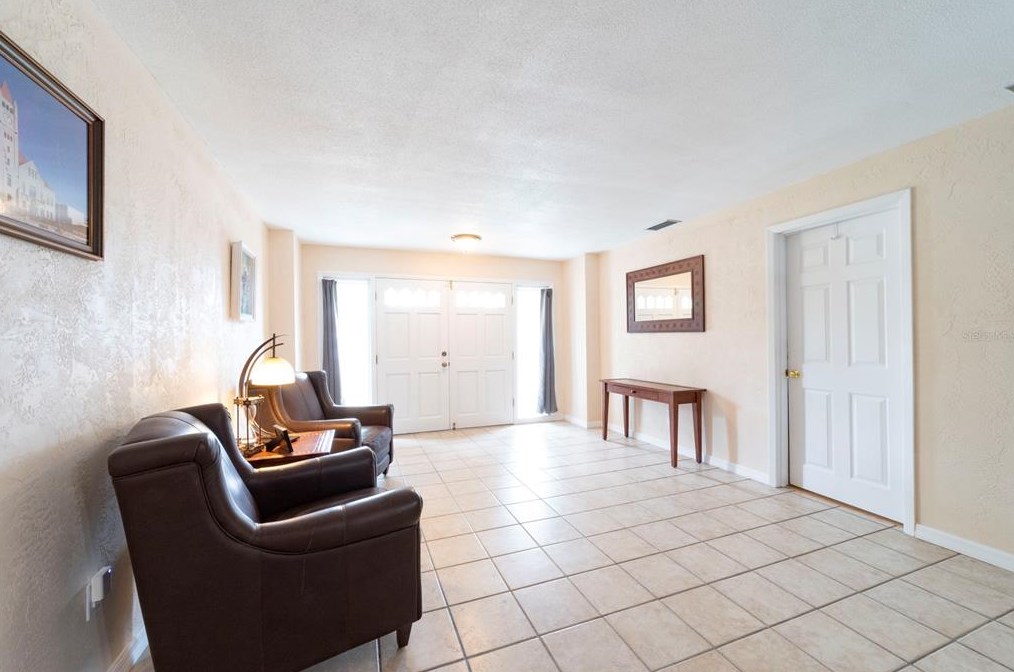 1070 Elkcam Blvd, Deltona FL  32725-2745 exterior