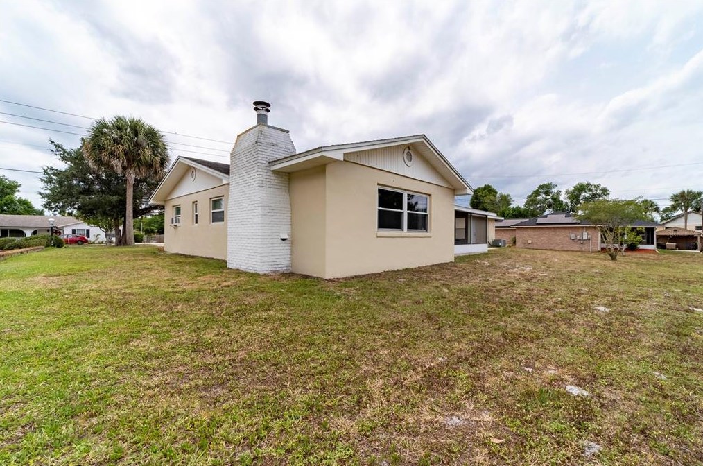 1070 Elkcam Blvd, Deltona FL  32725-2808 exterior