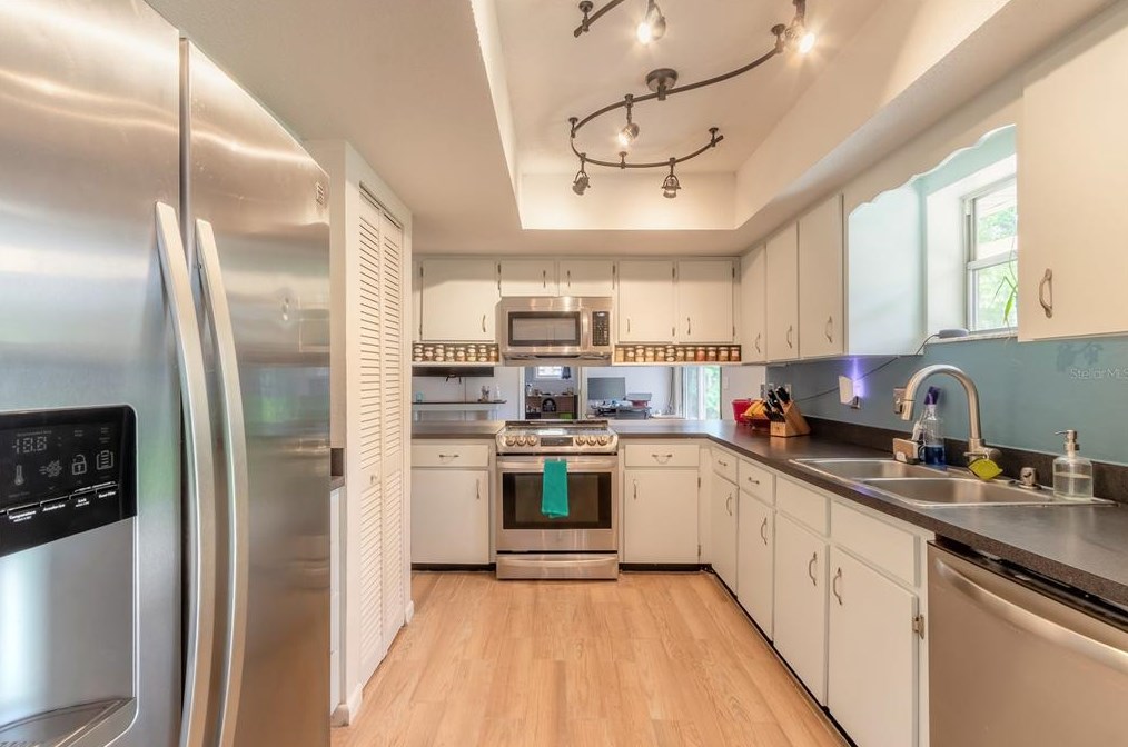 502 Sandy Oaks Blvd, Ormond Beach FL  32174-6130 exterior