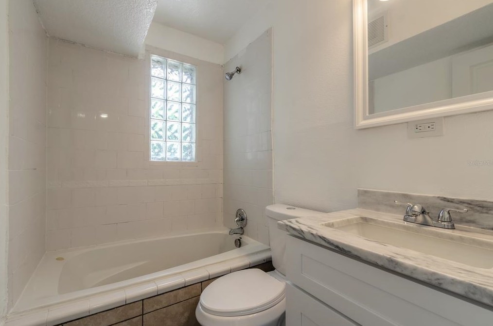 916 Essex Rd, Daytona Beach FL  32117-4513 exterior