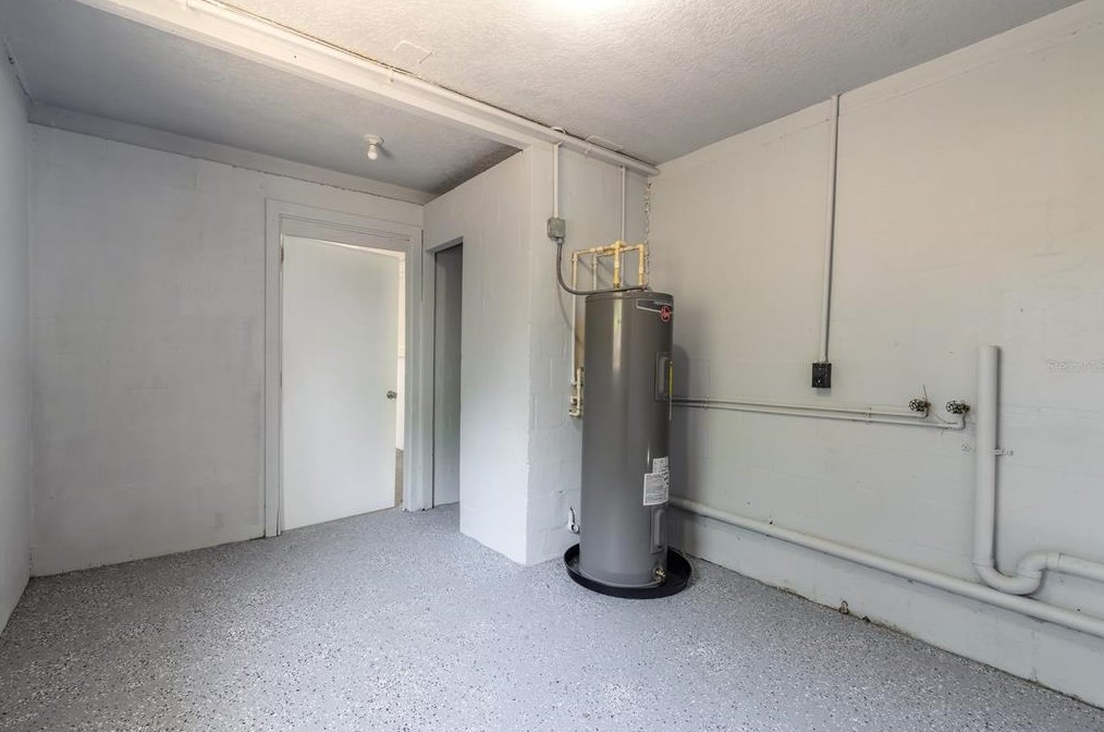 916 Essex Rd, Daytona Beach FL  32117-4513 exterior