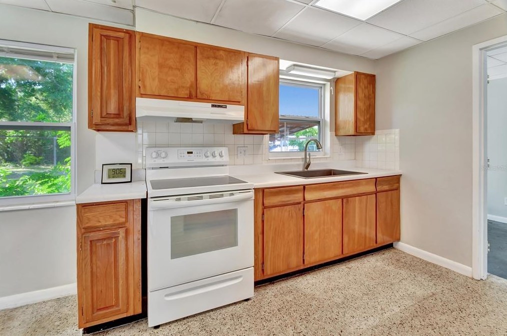 908 E Church St, Deland, FL 32724