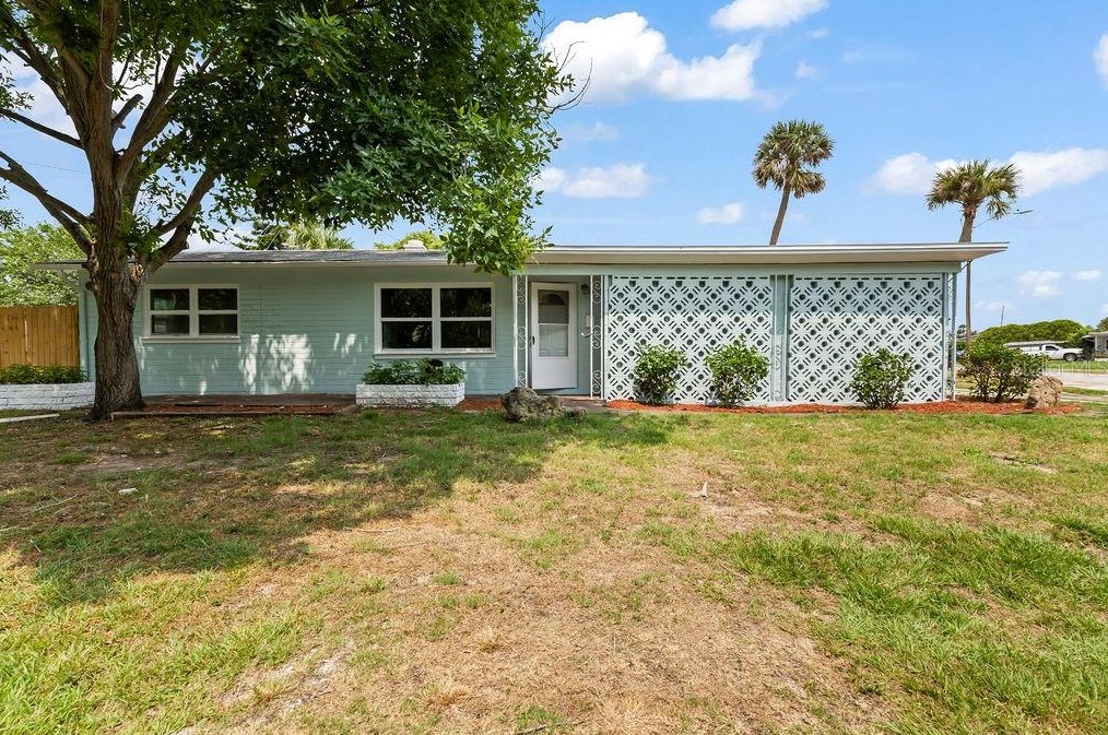 61 Seaview Dr, Ormond Beach, FL 32176-3550