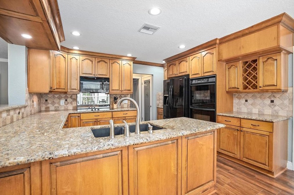 901 Sunset Ave, Orange City, FL 32763-4733