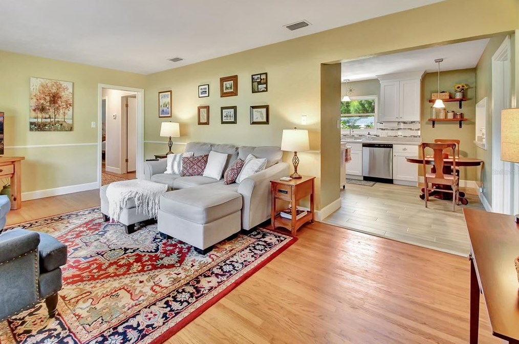 806 Wisconsin Ave, Deland, FL 32720-4048