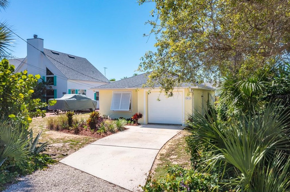 134 Avalon Dr, Ormond Beach, FL 32176-2263