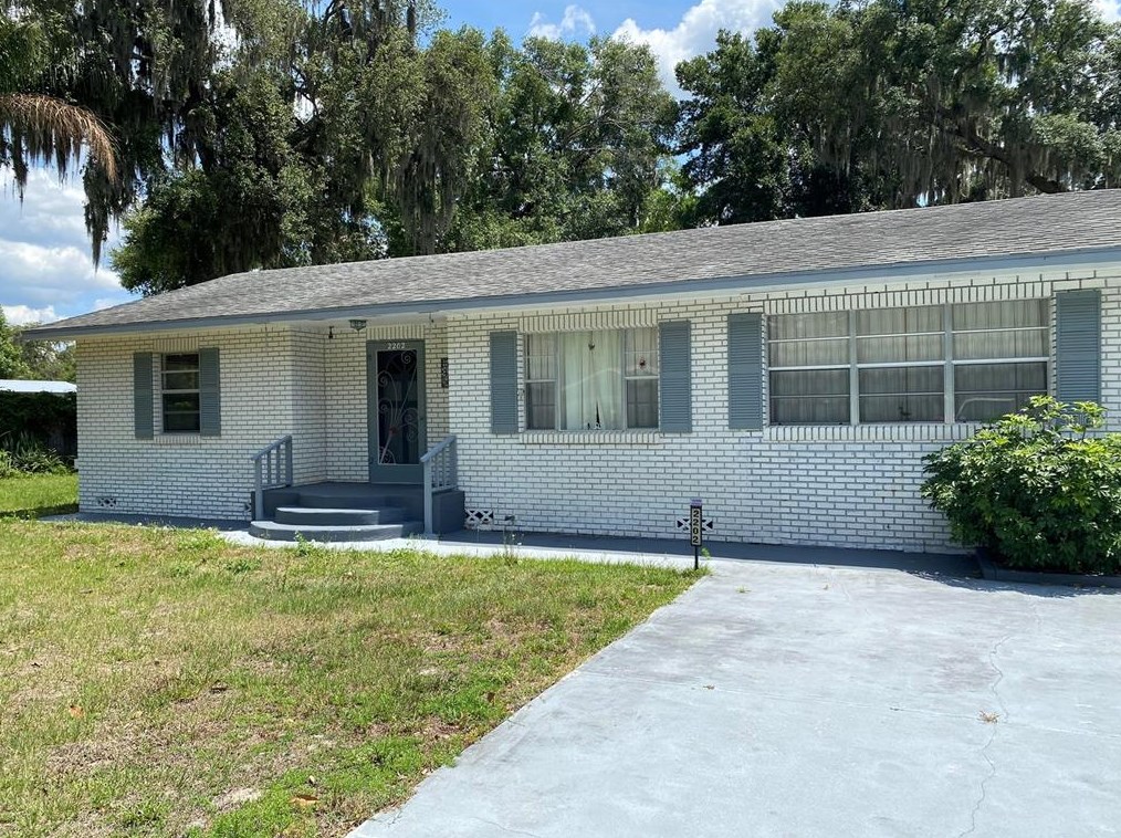 2202 Lake Ruby Rd, Deland, FL 32724-3809