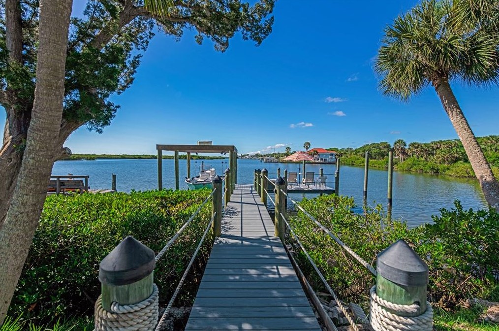1270 Harbour Point Dr, Daytona Beach, FL 32127-5650