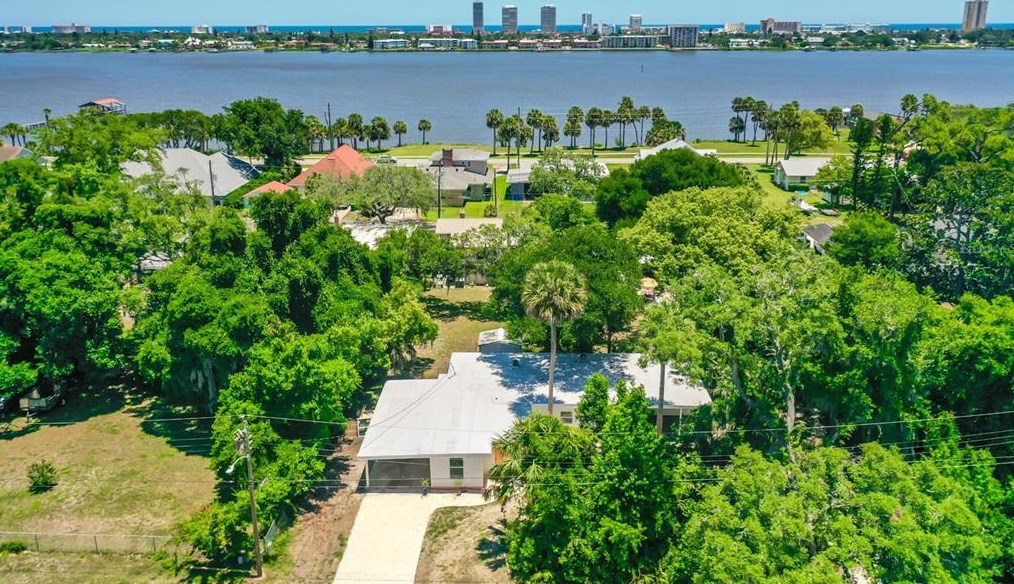 1661 Moravia Ave, Daytona Beach, FL 32117