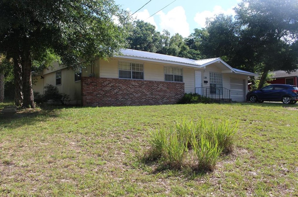 331 College Ct, Deland, FL 32720-3301