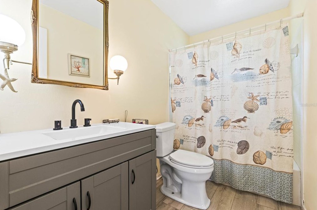 1045 Oaktree Ln, Deland FL  32720-7234 exterior