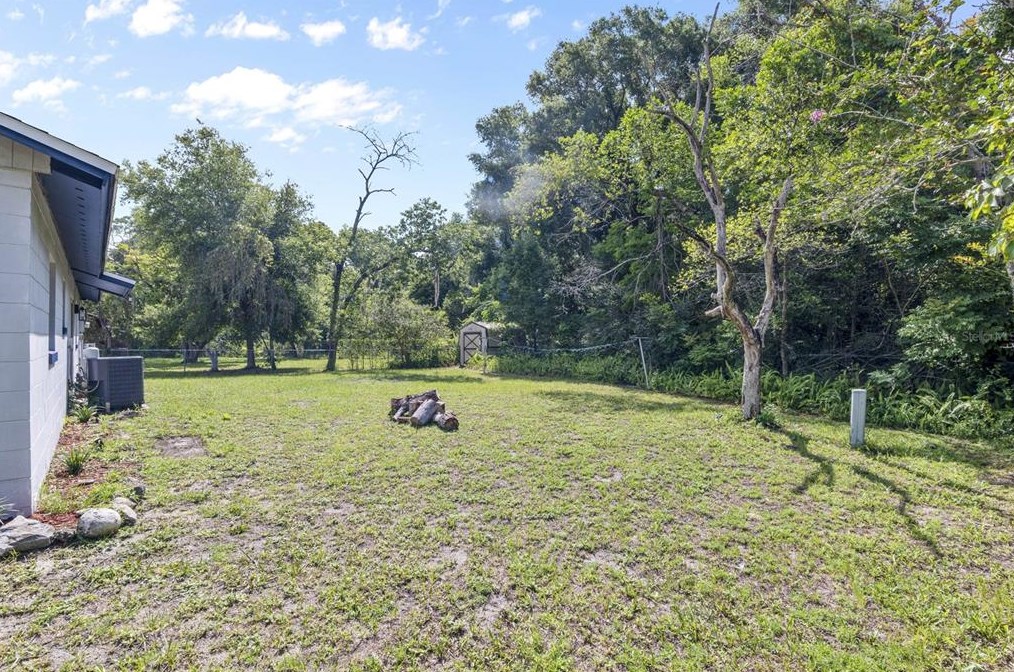 1045 Oaktree Ln, Deland FL  32720-7234 exterior