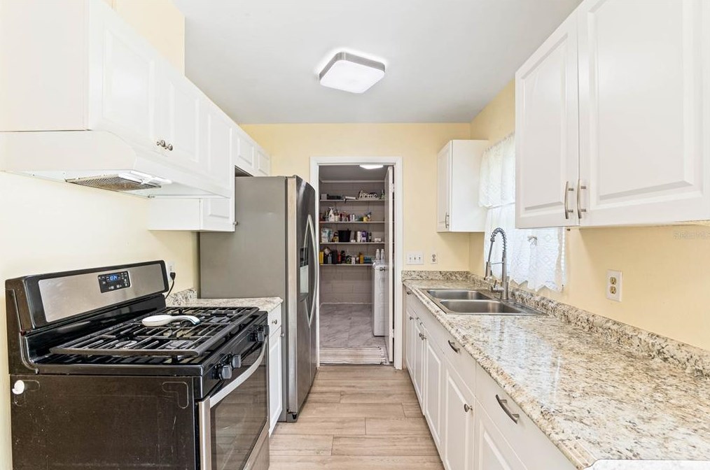 1045 Oaktree Ln, Deland FL  32720-7234 exterior