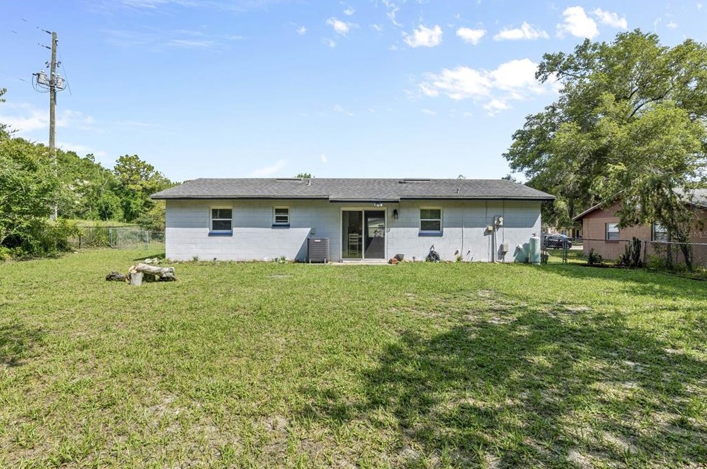 1045 Oaktree Ln, Deland FL  32720-7234 exterior