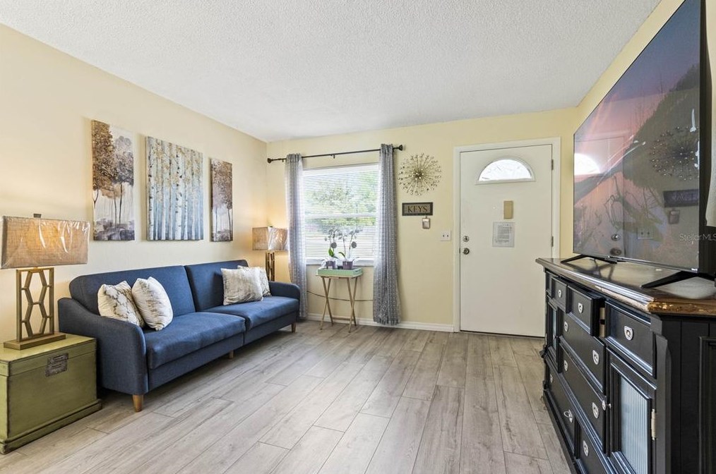 1045 Oaktree Ln, Deland FL  32720-7234 exterior