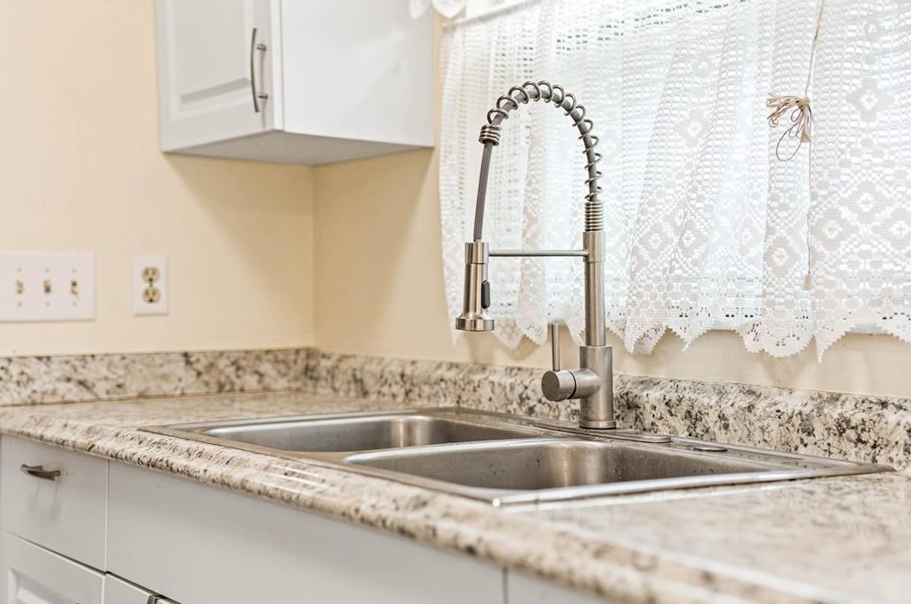 1045 Oaktree Ln, Deland FL  32720-7234 exterior