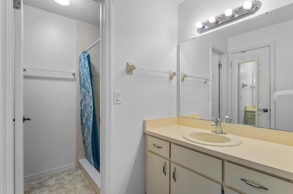 894 Stonybrook Cir, Daytona Beach FL  32127-4954 exterior