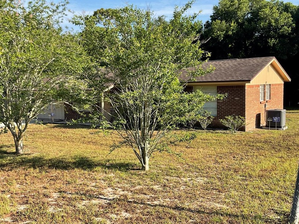 223 Fern Dr, Orange City, FL 32763-7503