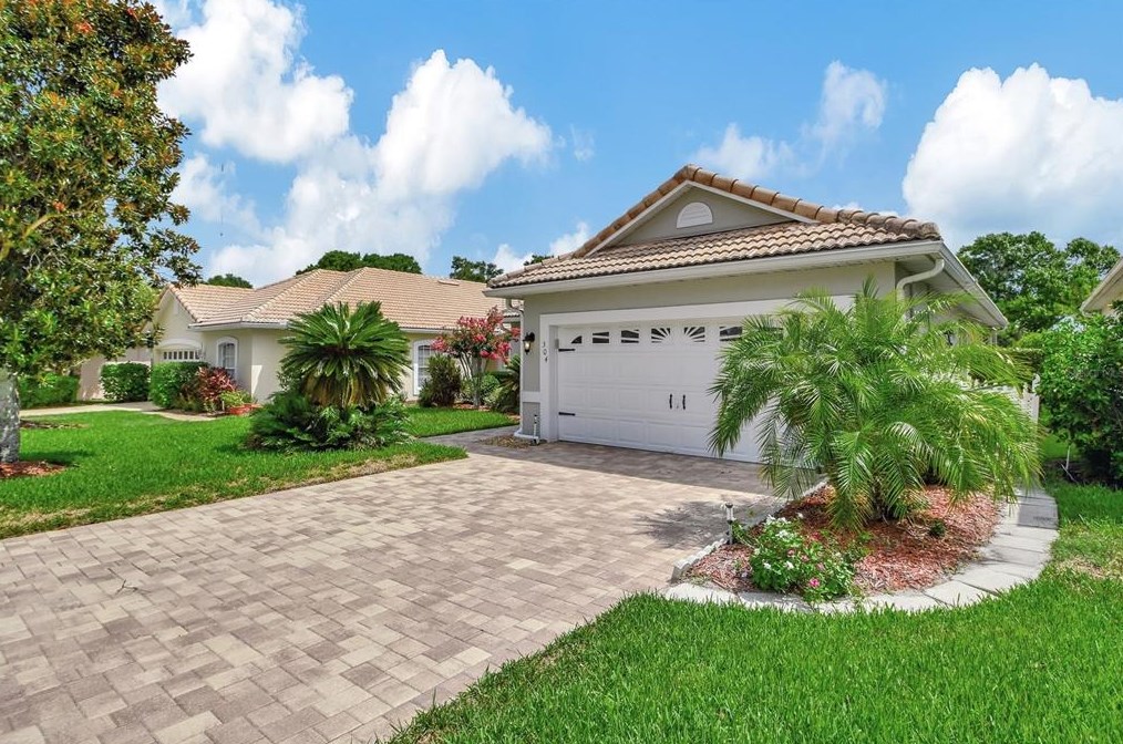 304 Fernhill Dr, De Bary, FL 32713