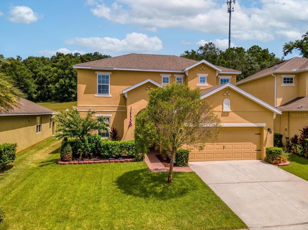 2279 Natoma Blvd, Mount Dora, FL 32757