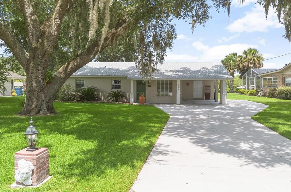 1539 Lakeside Dr, Deland, FL 32720