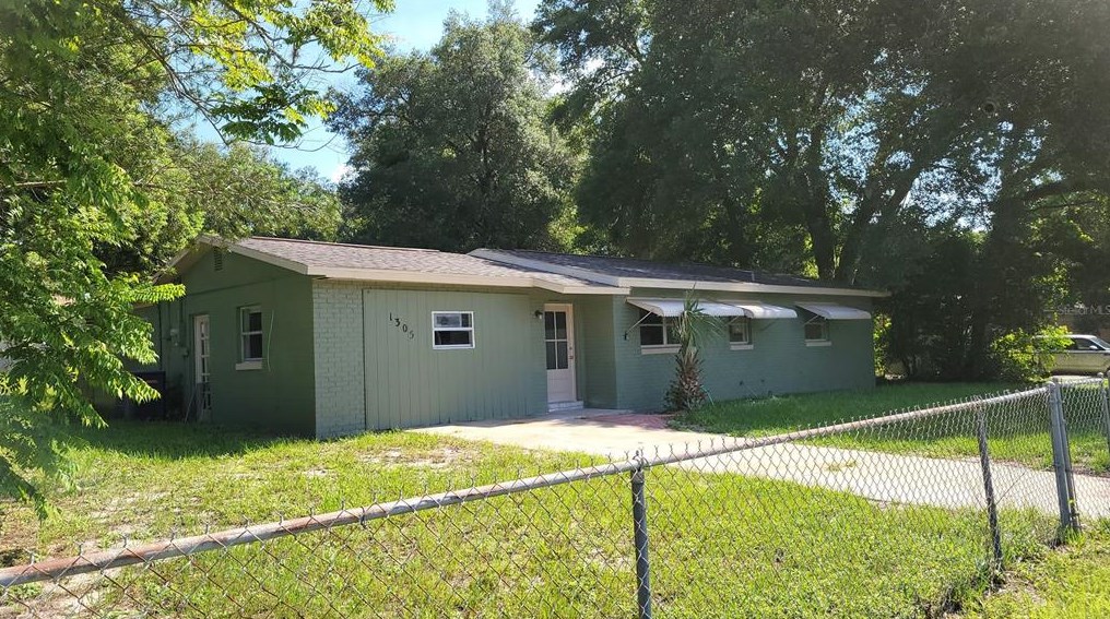 1305 Roanoke Ave, Deland, FL 32720