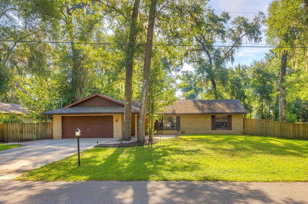 821 N Frankfort Ave, Deland, FL 32724