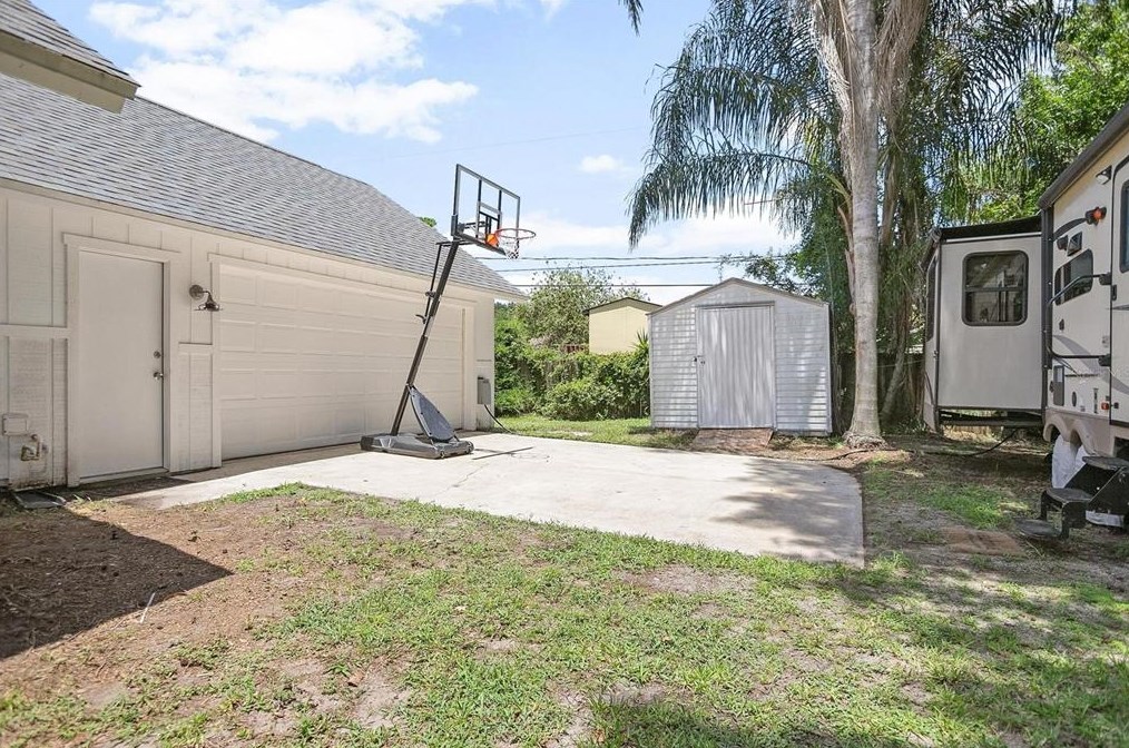 2709 Tamarind Dr, Edgewater, FL 32141