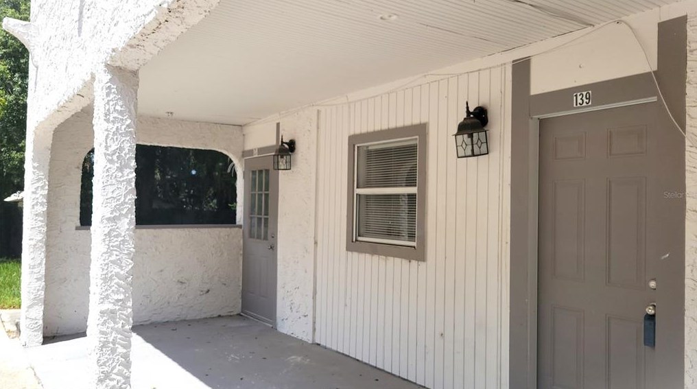 137 S Stone St, Deland, FL 32720