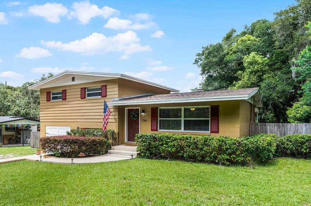 744 S Woodward, Deland, FL 32720
