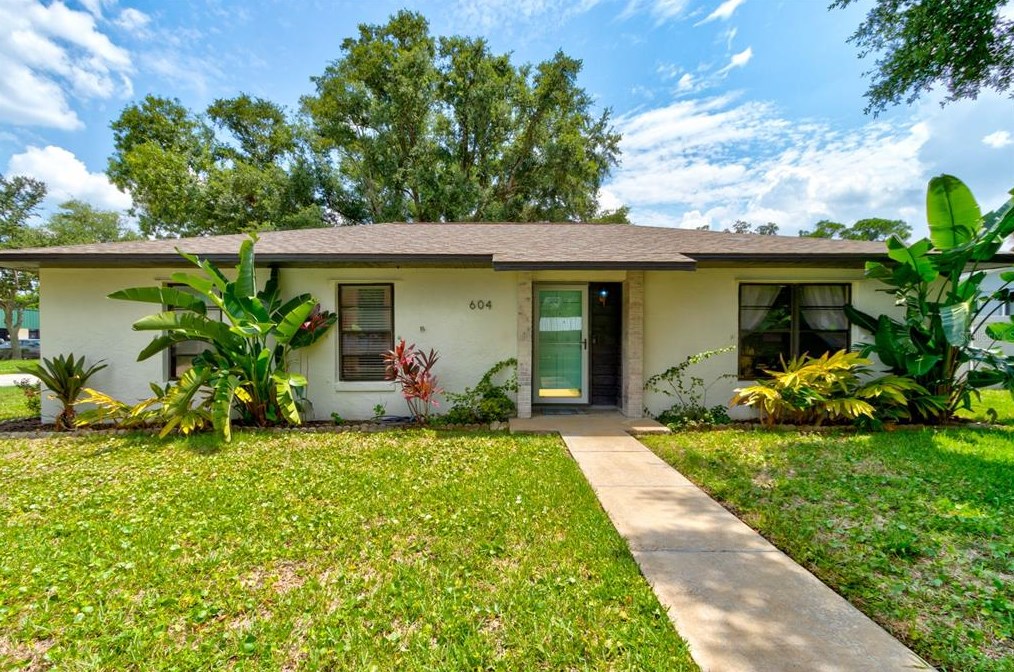 604 Edward St, New Smyrna, FL 32168