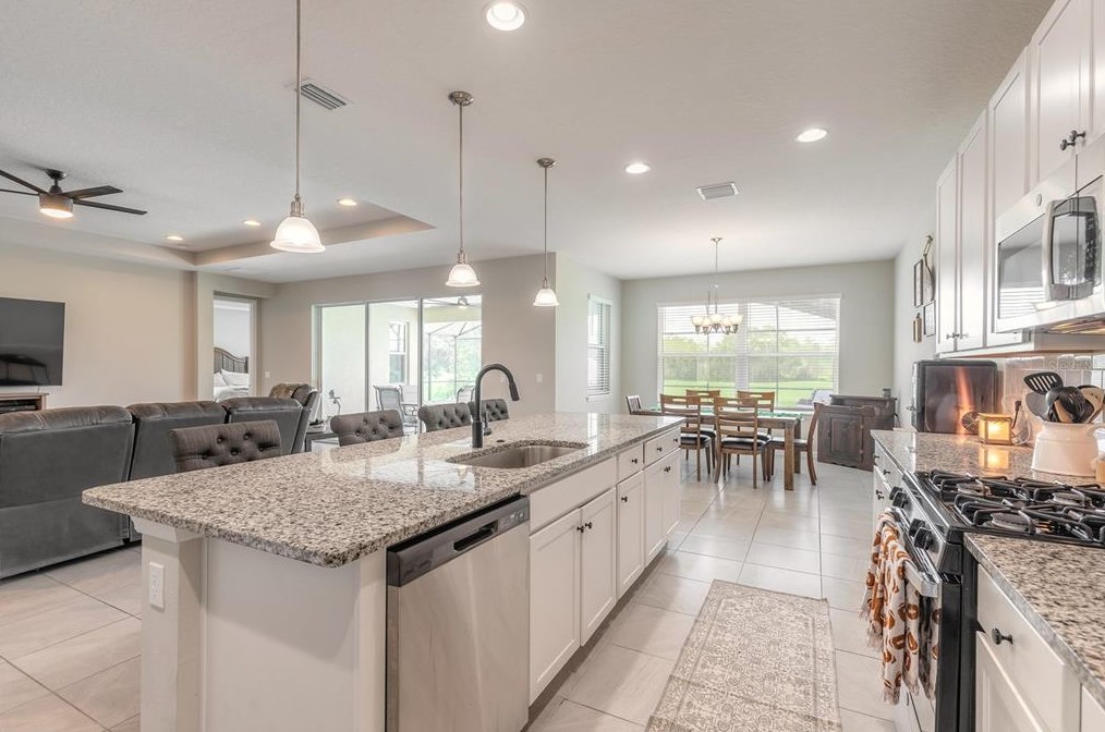 1074 Victoria Hl Dr, Deland FL  32724 exterior