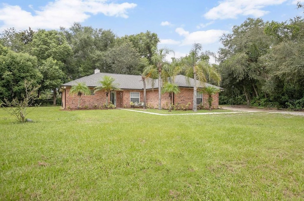 71 Sanford Ave, De Bary, FL 32713