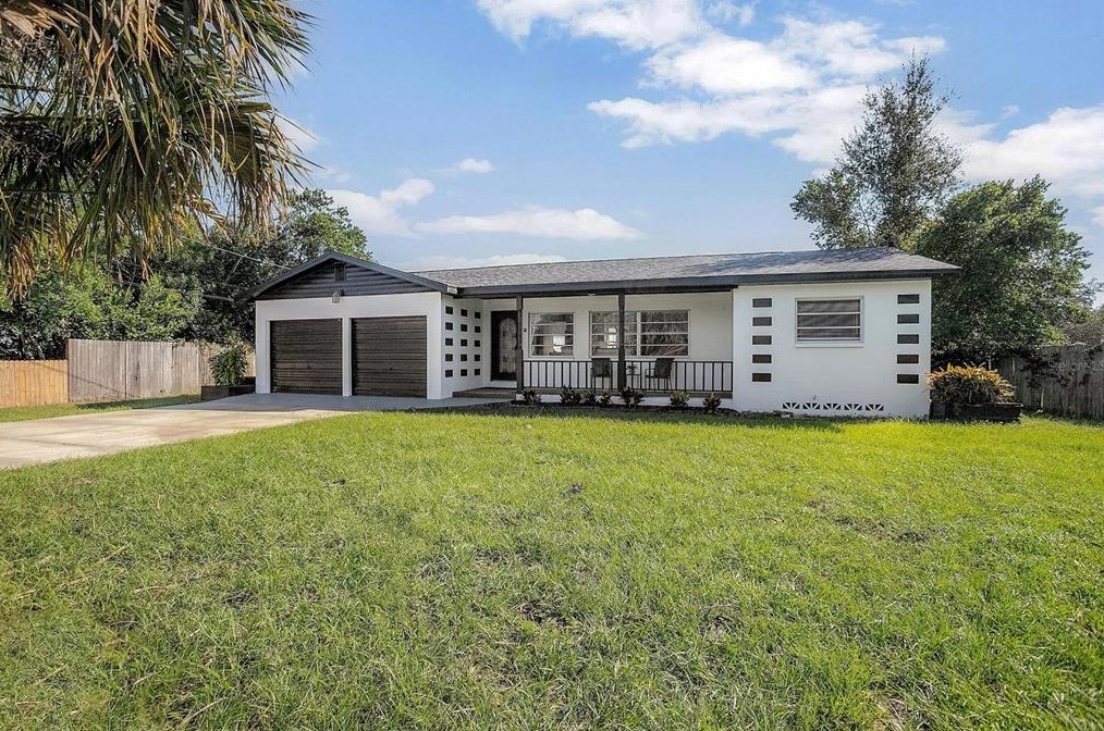 65 Park Ln, De Bary, FL 32713