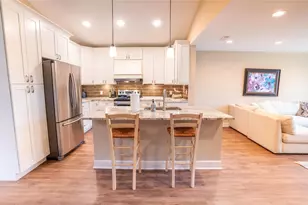 5169 Oxford Dr, Sarasota, FL 34242 - Photo 8