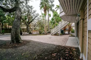 5169 Oxford Dr, Sarasota, FL 34242 - Photo 4