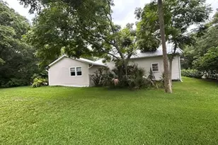 128 N Lakeview Dr, Lake Helen, FL 32744 - Photo 2
