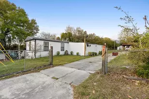 207 Robinhood Dr, Deland, FL 32724 - Photo 2