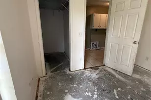 40907 W 3rd Ave, Umatilla, FL 32784 - Photo 12