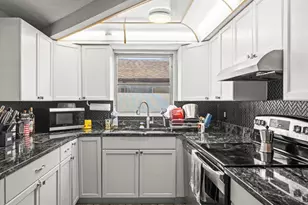 9100 Suffolk Ln, Port Richey, FL 34668 - Photo 8