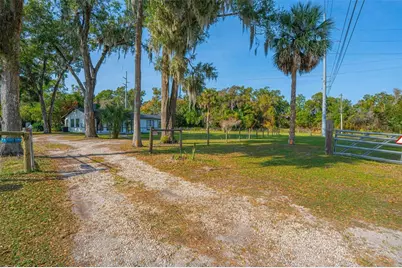 212 N Sheridan Avenue, Deland, FL 32720 - Photo 2