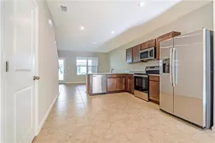 2212 Fluorescent Wy, South Daytona, FL 32119 - Photo 4