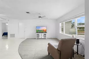 121 Bent Oak Ct, Sanford, FL 32773 - Photo 2