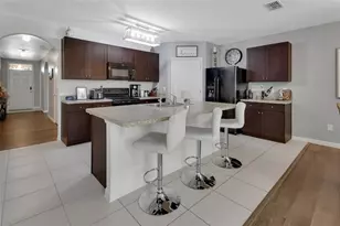 813 Oak Hollow Loop, Deland, FL 32724 - Photo 2