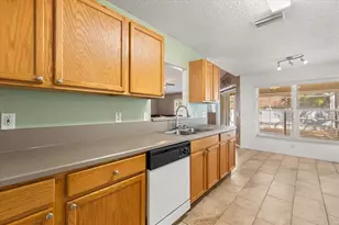 33 Bannerwood Ln, Palm Coast, FL 32137 - Photo 8