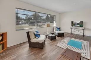 1007 Crescent Pkwy, Deland, FL 32724 - Photo 6