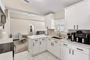 3010 Hallow Dr, Deltona, FL 32738 - Photo 4