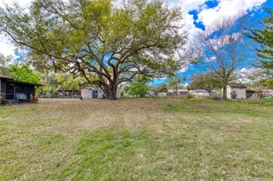 27727 Lois Dr, Tavares, FL 32778 - Photo 4